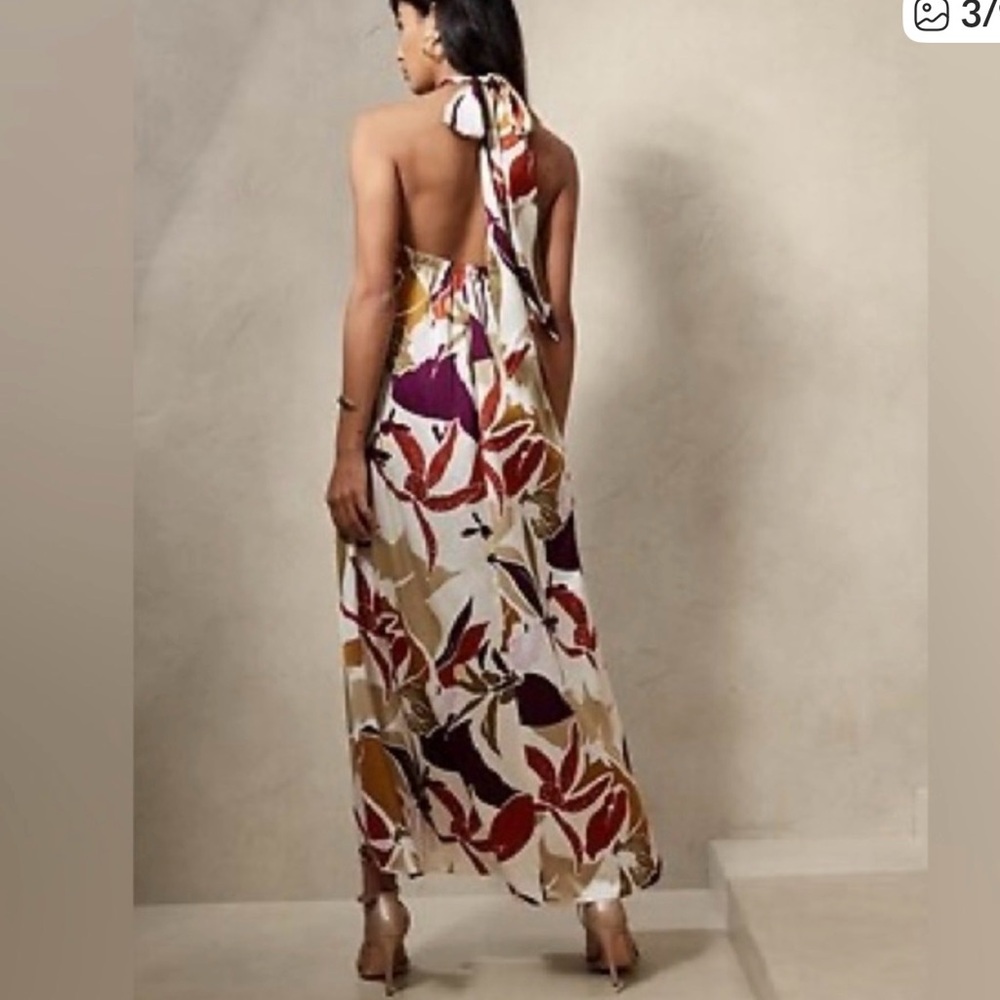 ⭐️Banana Republic Trapeze Halter Maxi⭐️ - Picture 3 of 10